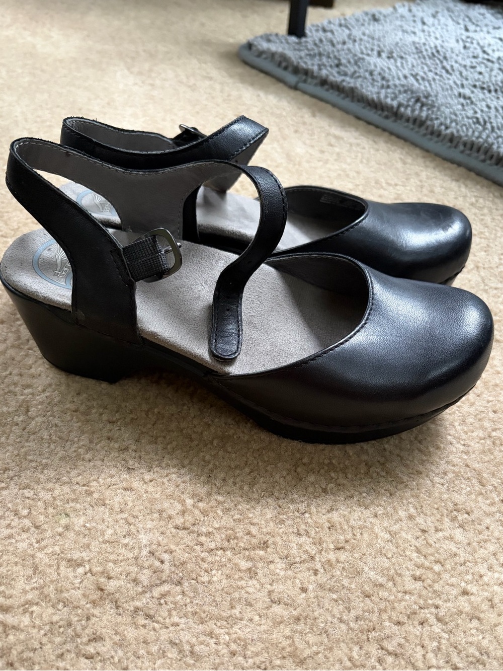 Dansko Clogs size 37 black leather NWOT